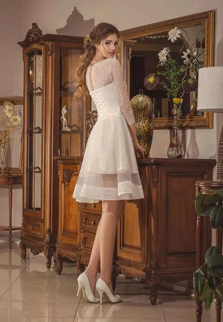 ---Short wedding dress for second nuptials in ivory color with three-quarter sleeves in lace--