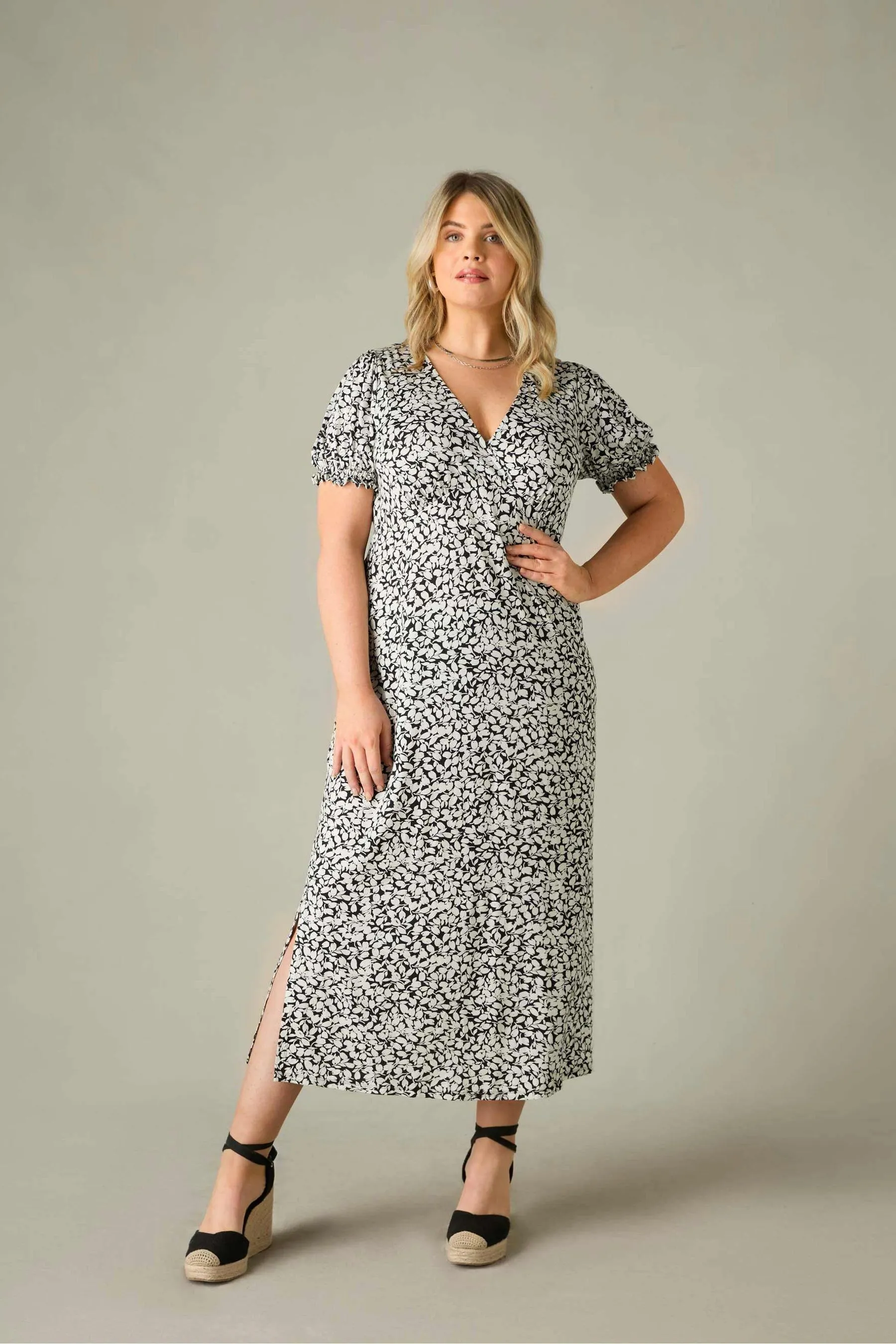 Live Unlimited Curve Floral Jersey Shirred Cuff Maxi Dress