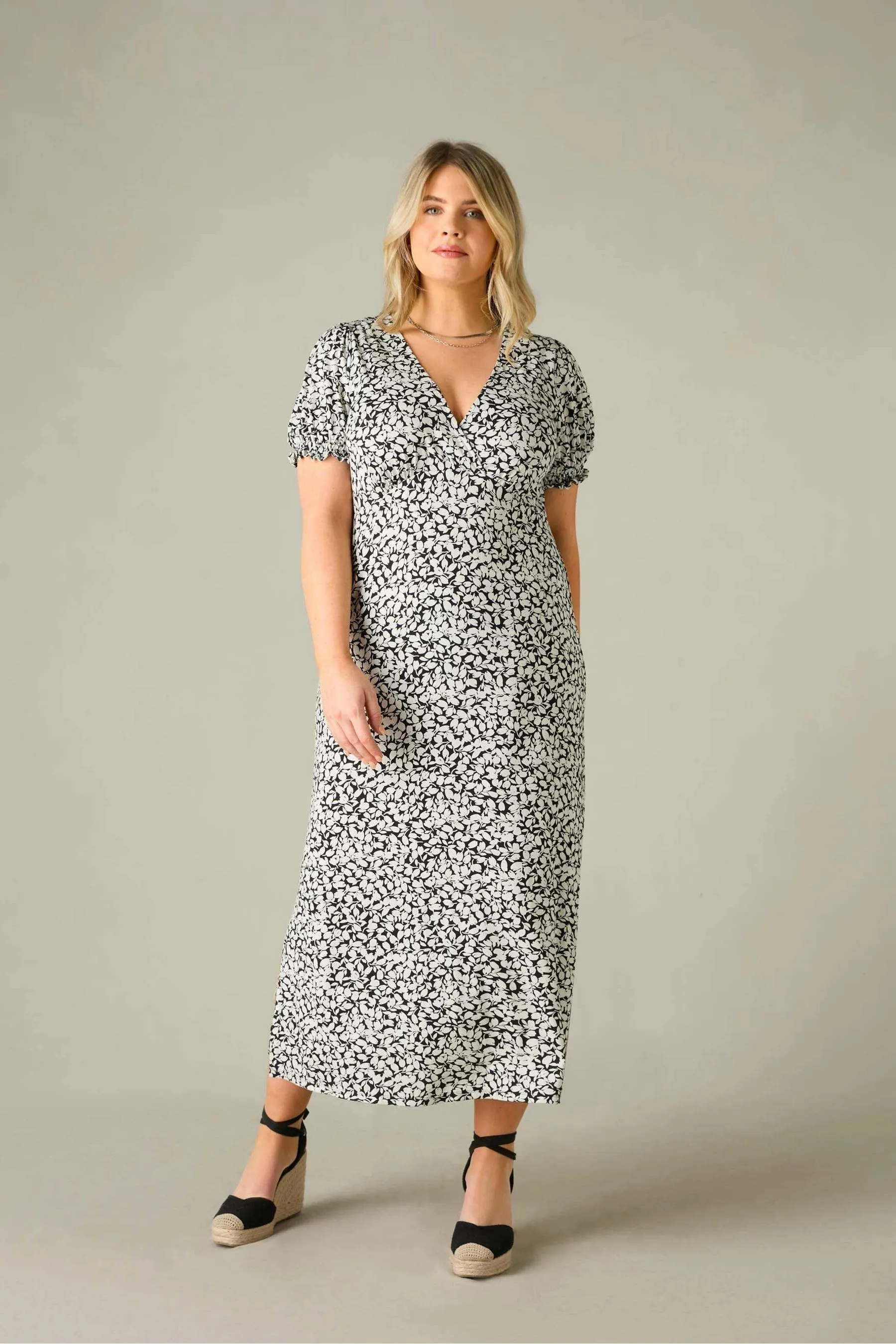 Live Unlimited Curve Floral Jersey Shirred Cuff Maxi Dress