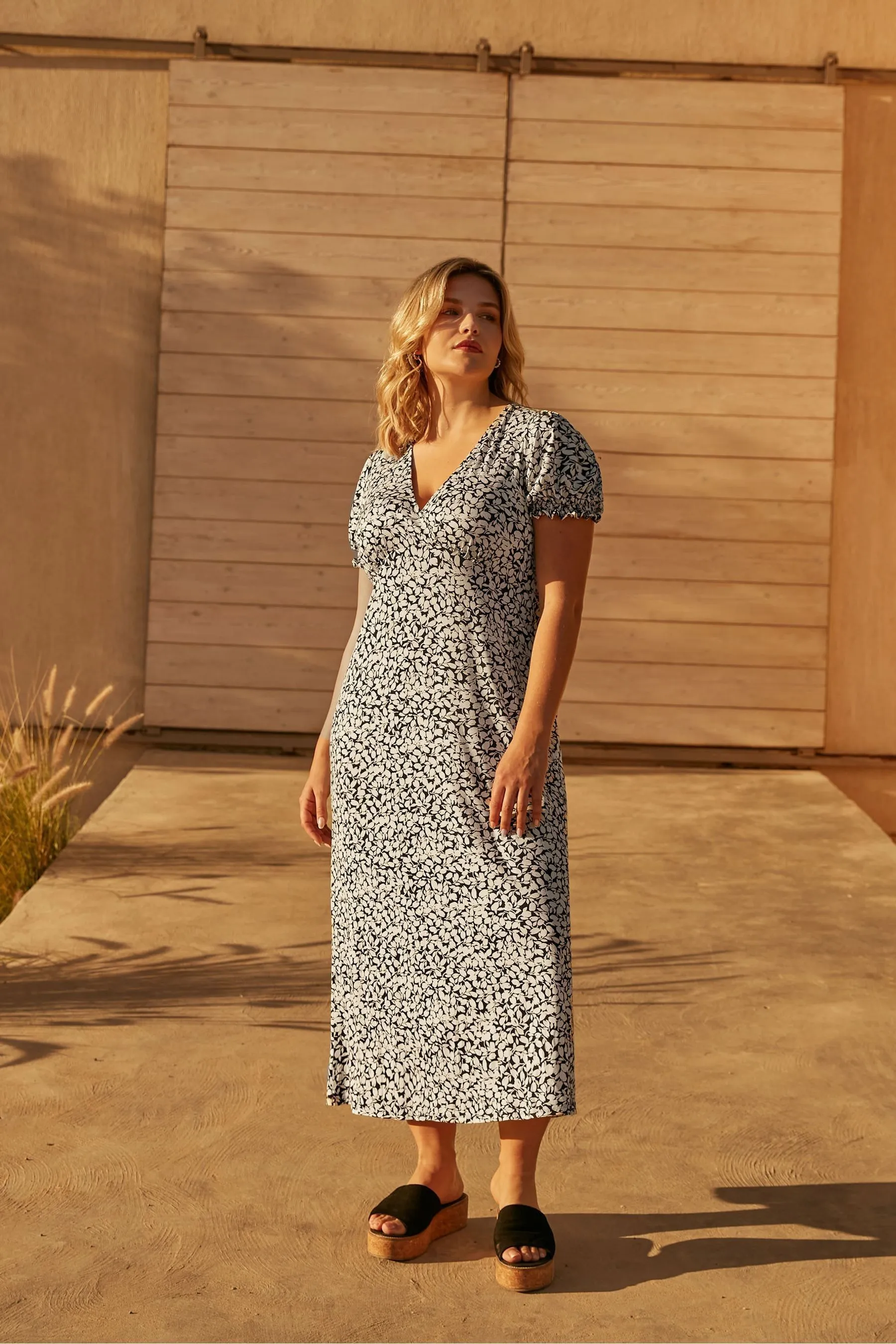 Live Unlimited Curve Floral Jersey Shirred Cuff Maxi Dress